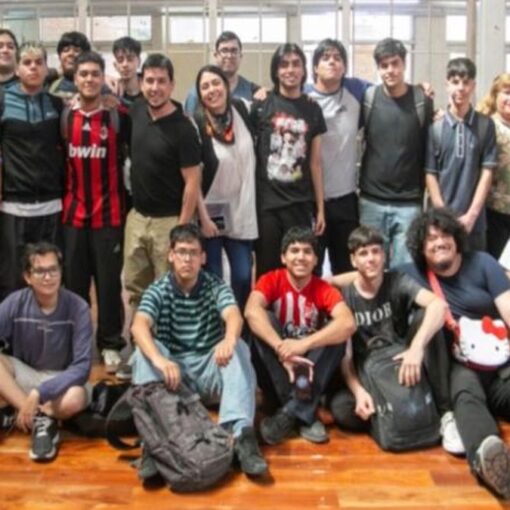 Kicillof recorri&oacute; polo educativo en Lomas.