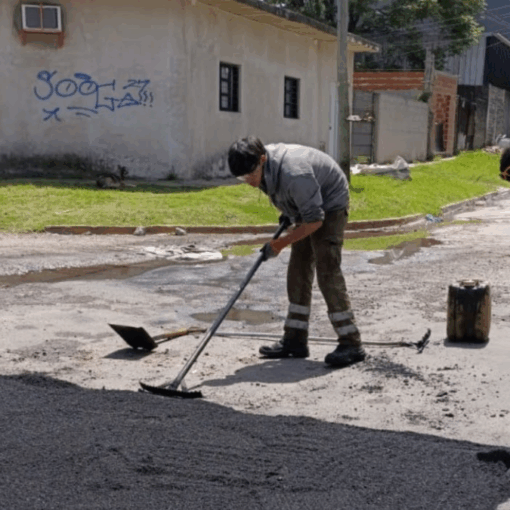 Otros trabajos de bacheo que se llevaron adelante en Luis Guillón.