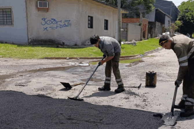 Otros trabajos de bacheo que se llevaron adelante en Luis Guillón.