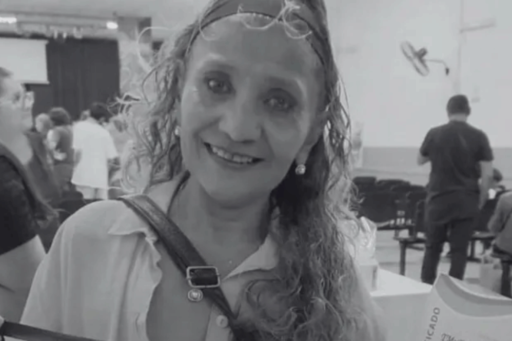 El micro volcó a la altura del kilómetro 325 de la Ruta 2.