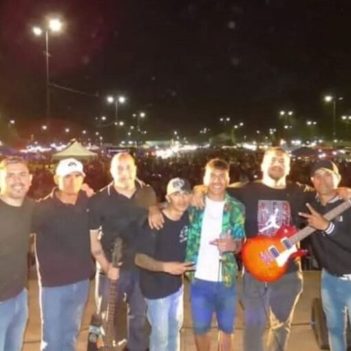 Menos Mal es Lunes es un festival de música solidario que se realiza el 7 de diciembre en Guernica.