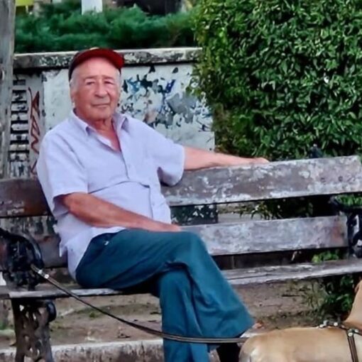 Los sospechosos se retiraron de la vivienda en la moto de la victima por la avenida Presidente Perón hacia Alejandro Korn y Guernica.