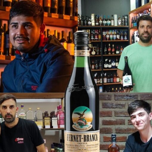 Fernando Llorente en la vinoteca Ebrios, ubicada en avenida Presidente Perón 4617, Alejandro Korn.
