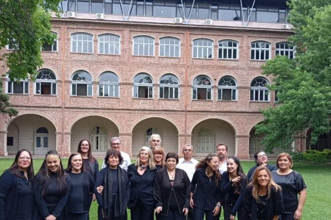 Participarán el Coro Municipal de San Vicente, el Coro de la Fundación Soldi de Almirante Brown, el Elenco Estable Municipal de Almirante Brown y el Quinteto Vocal Contratiempos.