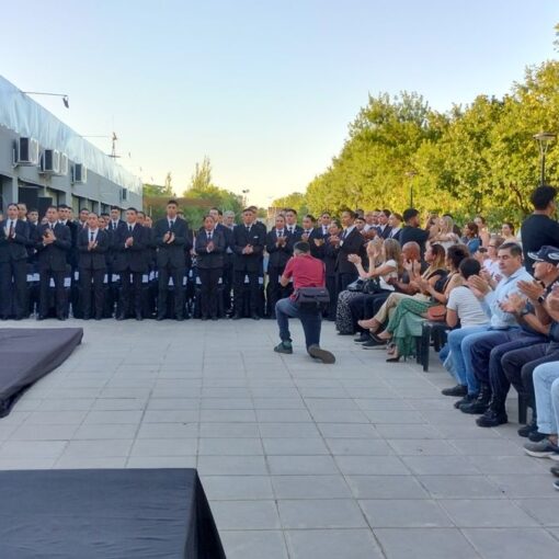 El intendente de San Vicente, Nicolás Mantegazza, valoró el esfuerzo de los egresados durante el año de formación.