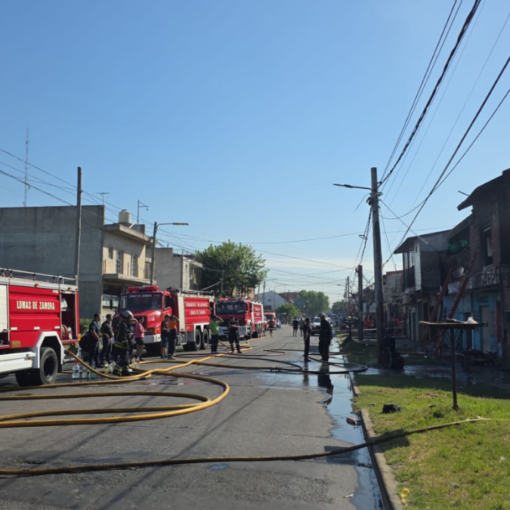La propiedad incendiada en Lomas de Zamora.