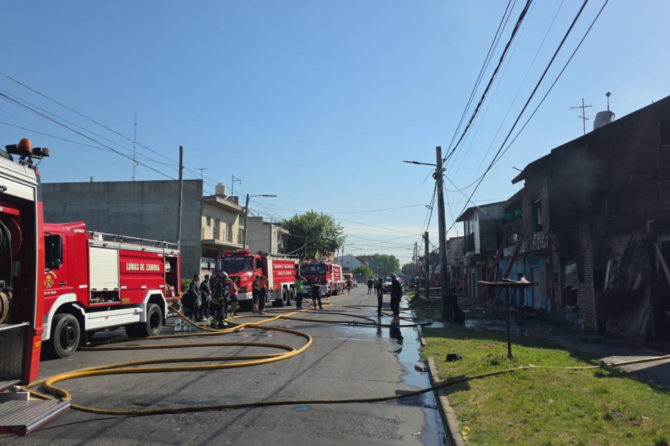 La propiedad incendiada en Lomas de Zamora.