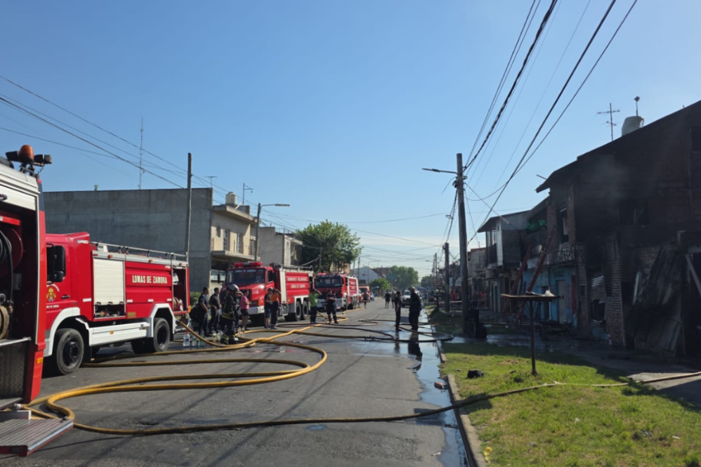 La propiedad incendiada en Lomas de Zamora.