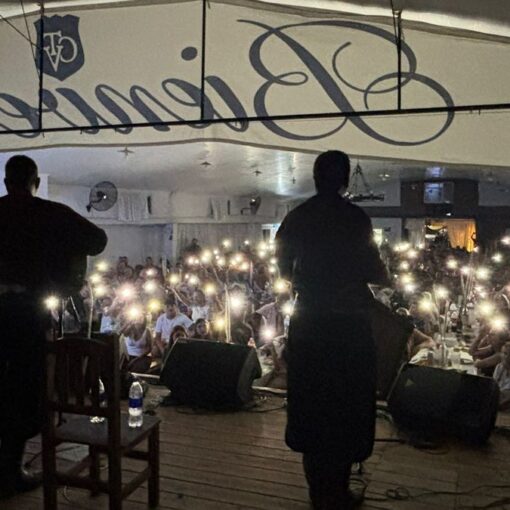 Papá Noel estará presente en Alejandro Korn durante la noche de las vidrieras.