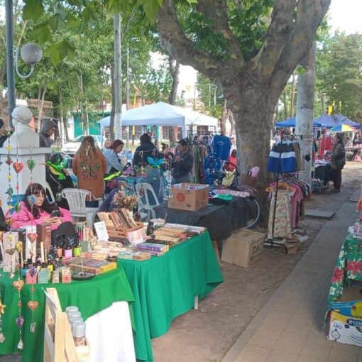 La Feria Bartoni realizará dos ediciones navideñas el 13 y 20 de diciembre, de 17 a 21 horas, en Maffia 32, San Vicente.