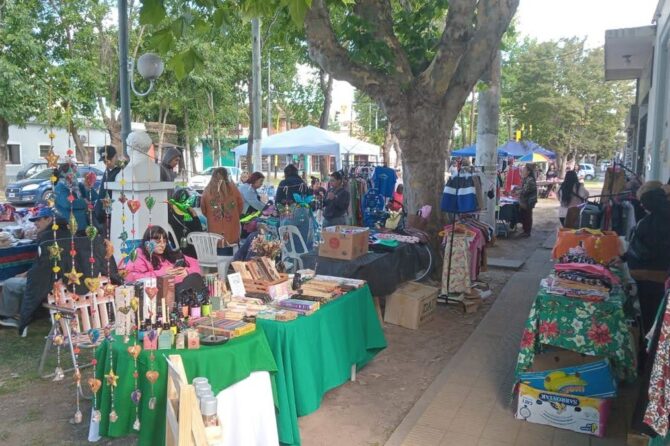 La Feria Bartoni realizará dos ediciones navideñas el 13 y 20 de diciembre, de 17 a 21 horas, en Maffia 32, San Vicente.
