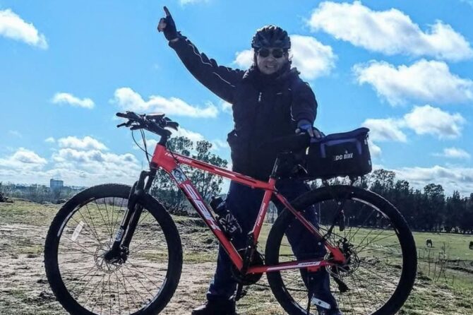 El ciclista era cartero en Ezeiza.