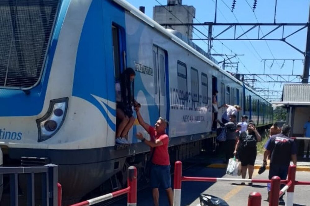 Hay retrasos en los servicios del Tren Roca.
