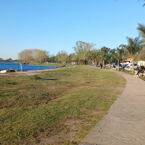 El club de Kayakistas Originarios de San Vicente organizaron un taller de rescate y seguridad en la laguna de San Vicente.