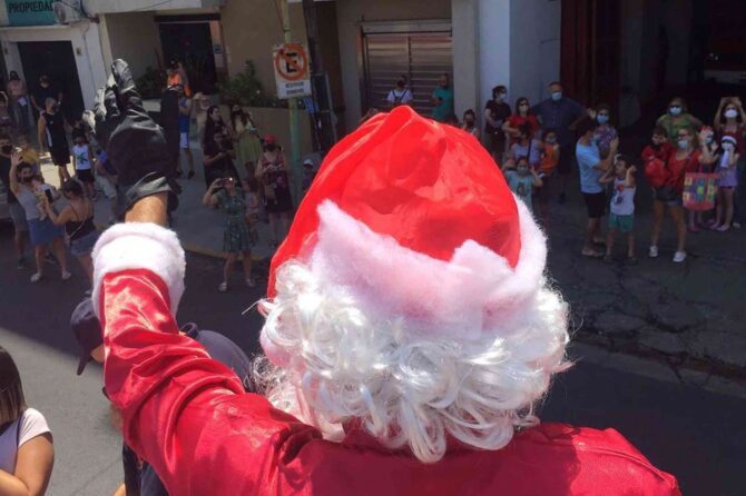 Pap&aacute; Noel en su recorrida anual con los Bomberos Voluntarios de Lomas