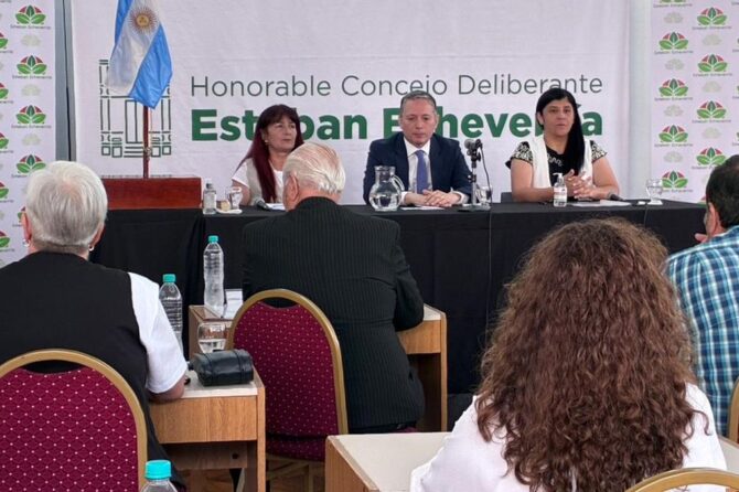 Fernando Gray encabezó la sesión preparatoria del Concejo Deliberante, donde asumieron los nuevos concejales del distrito.