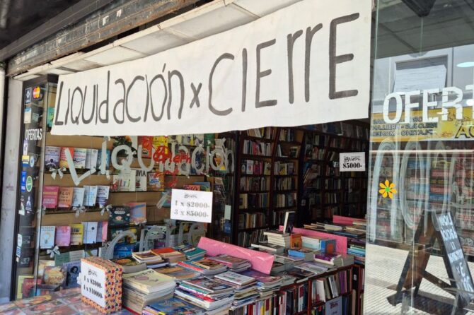 En la librería hay diversas ofertas.