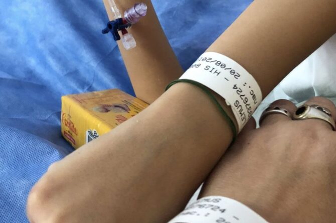 Ciro durante una de las internaciones vinculadas a su tratamiento por Talasemia Mayor, enfermedad que lo obliga a recibir transfusiones de sangre de forma regular.