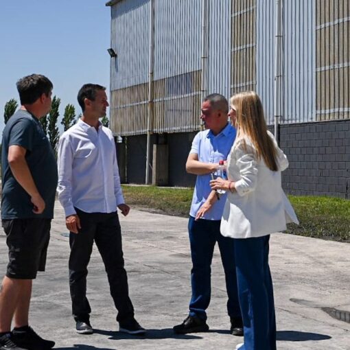 Los contenedores cargados con maquinaria china que ingresaron al Parque industrial de San Vicente.