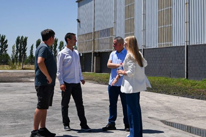 Los contenedores cargados con maquinaria china que ingresaron al Parque industrial de San Vicente.