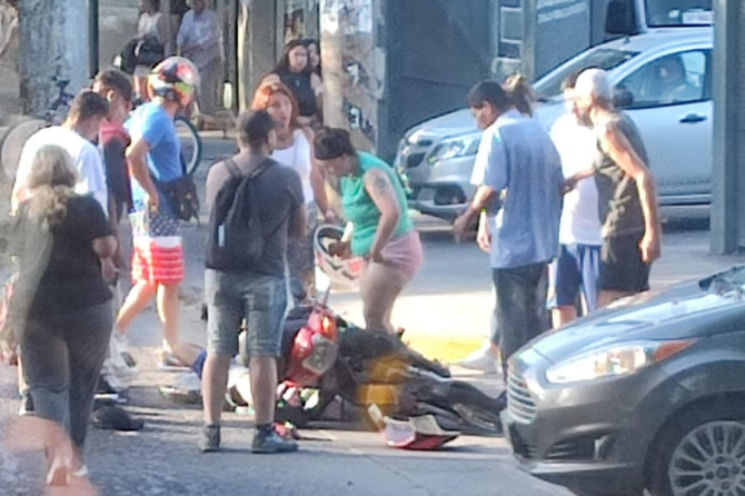 El colectivo que protagonizó el accidente en Ezeiza.