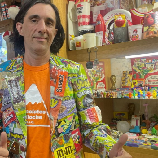 Claudio conserva su colección en su casa de Banfield.