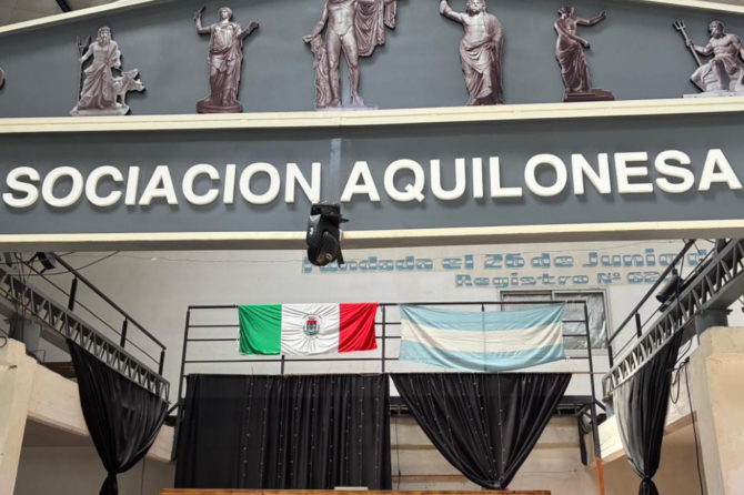 La comisión directiva de la asociación mutual La Aquilonesa de Luis Guillón.