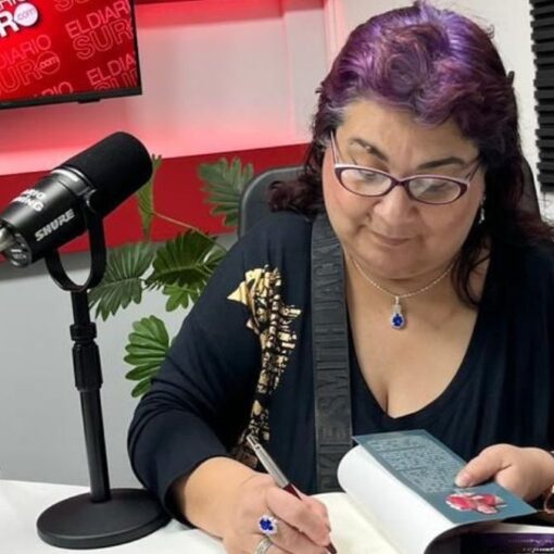 Dietris Aguilar, escritora del libro Fantasmas Suburbanos.