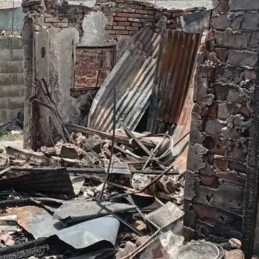 La casa que resultó afectada por el incendio en Lomas de Zamora.