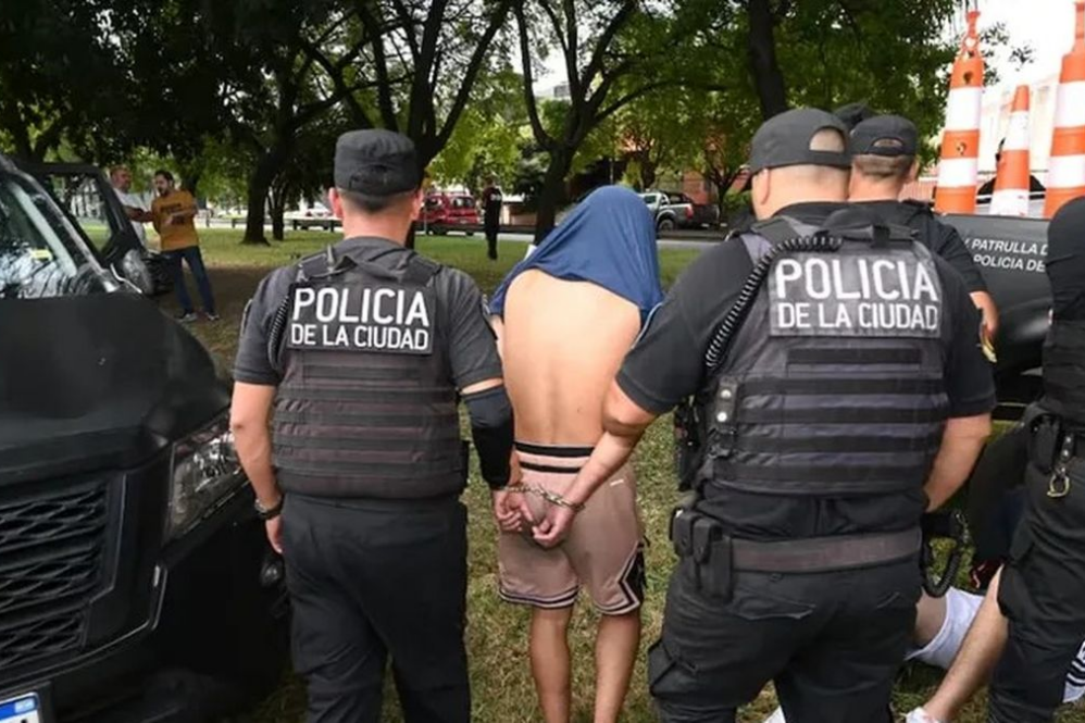Uno de los detenidos tras la persecución.