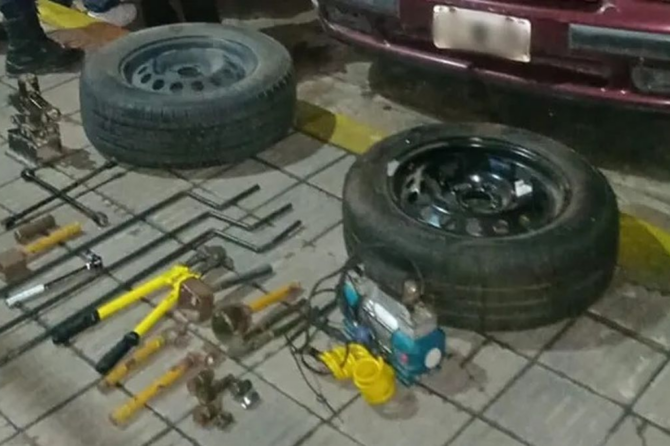Los sospechosos tienen antecedentes de robos en Zona Sur.