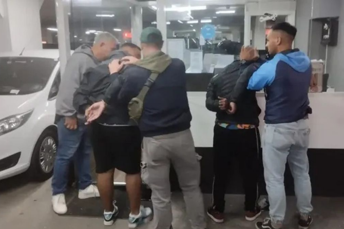 Los elementos secuestrados tras el operativo.