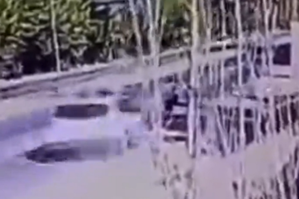 La camioneta present&oacute; da&ntilde;os en el sector derecho.