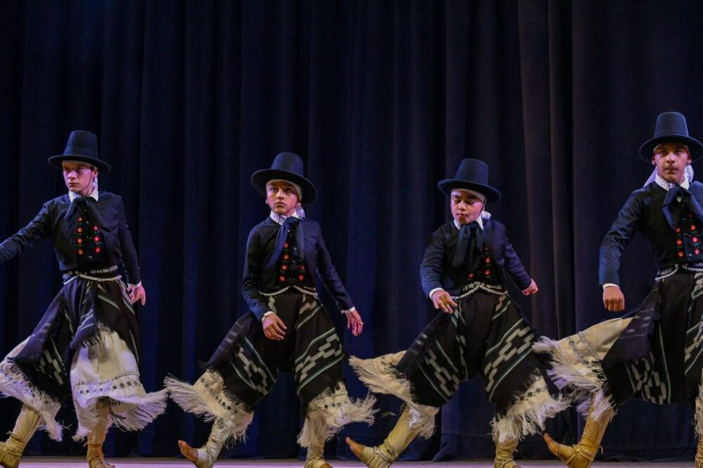 Bautista Moya, de Alejandro Korn (izquierda), y Guillermo García Flore, de San Vicente (derecha).