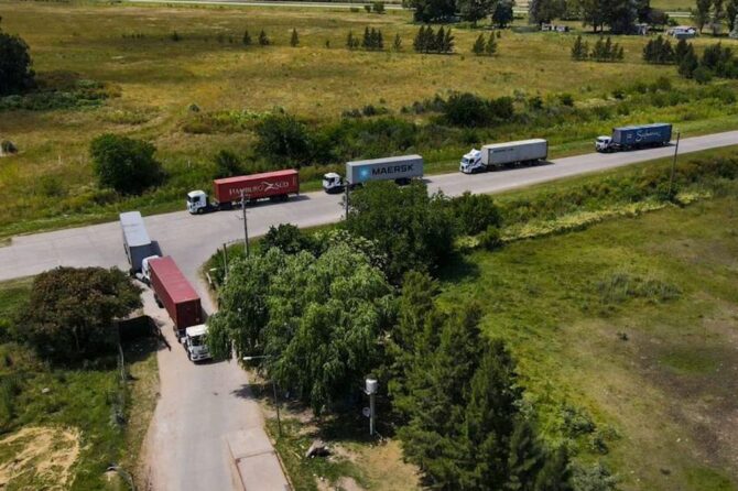 El intendente de San Vicente Nicolás Mantegazza junto al ejecutivo Martín Wu.