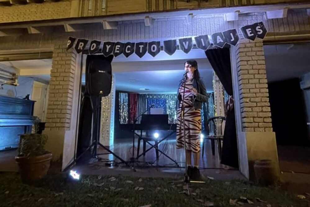 Artistas y vecinos se acercaran al escenario emergente del Centro Libremente para disfrutar de expresiones musicales, teatrales y poéticas en un espacio abierto y gratuito para la comunidad.