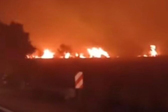 Se generaron grandes columnas de humo en Ezeiza.