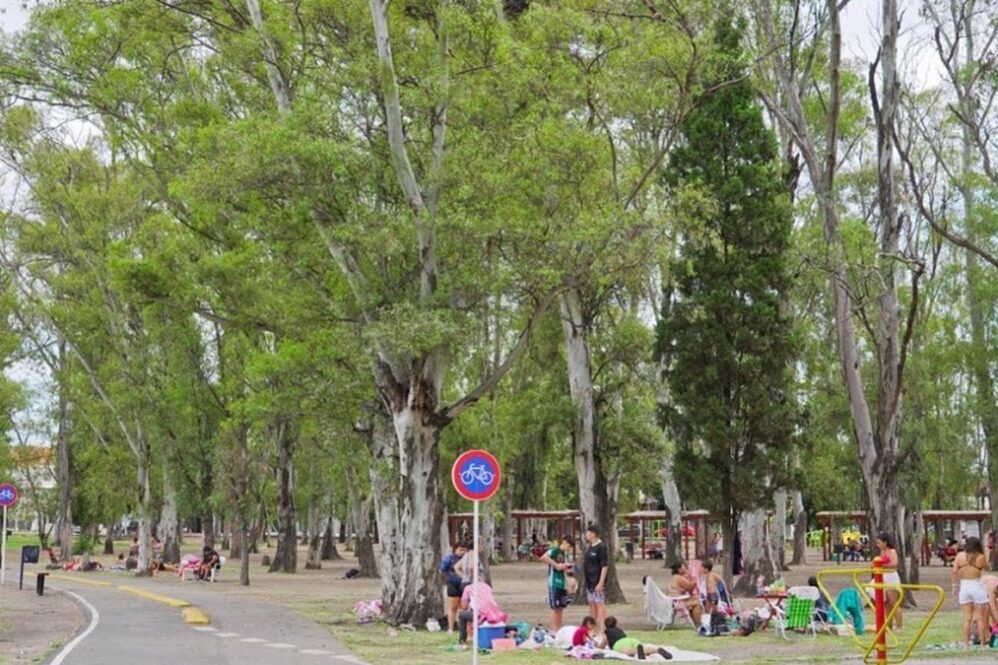 Antiguo camión de Villa Albertina, una postal histórica del barrio en el marco de su 116° aniversario.
