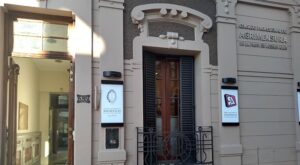 Esta imagen tiene un atributo alt vacío; el nombre del archivo es cpa-edificio-300x165.jpg