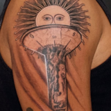 El tatuaje del tanque que se hizo el joven para resaltar sus orígenes en Monte Grande.