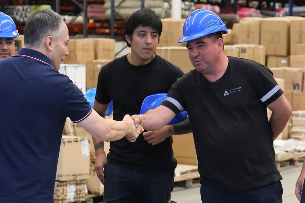 El intendente de Esteban Echeverría, Fernando Gray, visitó la planta.