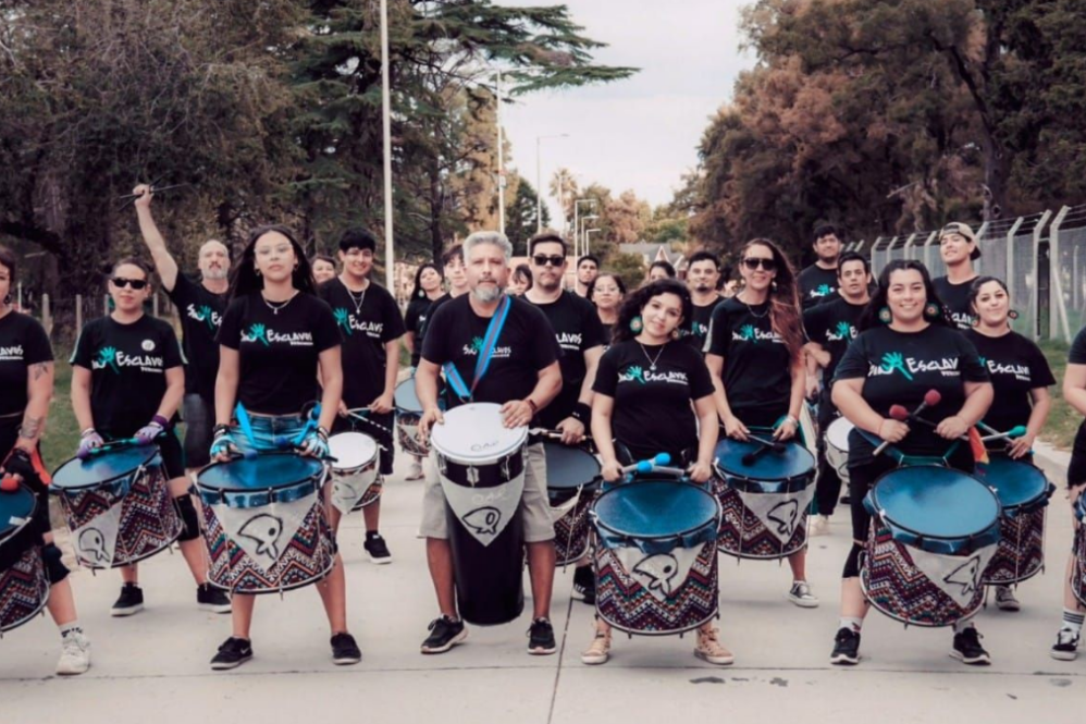 Más allá de la murga, Sin Esclavos Percusión tiene una trayectoria consolidada en la región.