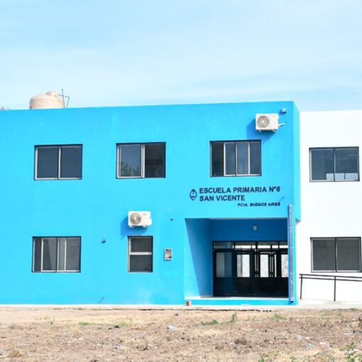 El intendente de San Vicente Nicolás Mantegazza junto a la ministra de Educación bonaerense Flavia Terigi.