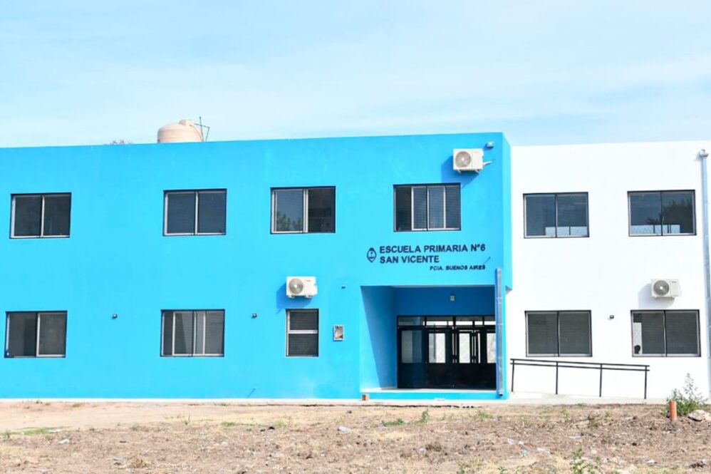 El intendente de San Vicente Nicolás Mantegazza junto a la ministra de Educación bonaerense Flavia Terigi.