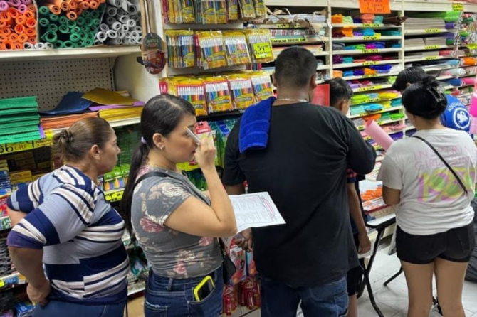 La canasta estudiantil estará disponible hasta el 16 de marzo en librerías y cotillones adheridos de Lomas de Zamora.