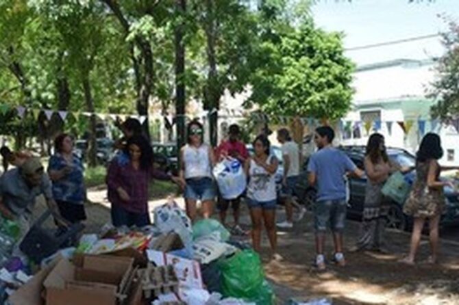 Las instituciones de Lomas reciben equipamiento y participan de acciones comunitarias vinculadas al ambiente.