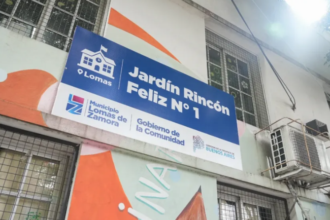 Obras de infraestructura en la Escuela Primaria N°99 de Lomas, durante el receso de verano.