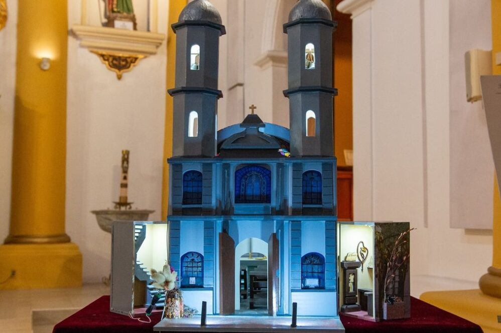 La maqueta se encuentra expuesta en el templo parroquial de San Vicente hasta los primeros días de marzo.