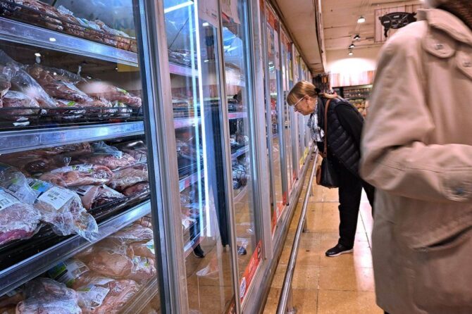 Las ventas en supermercados crecieron en el último mes del año pasado.
