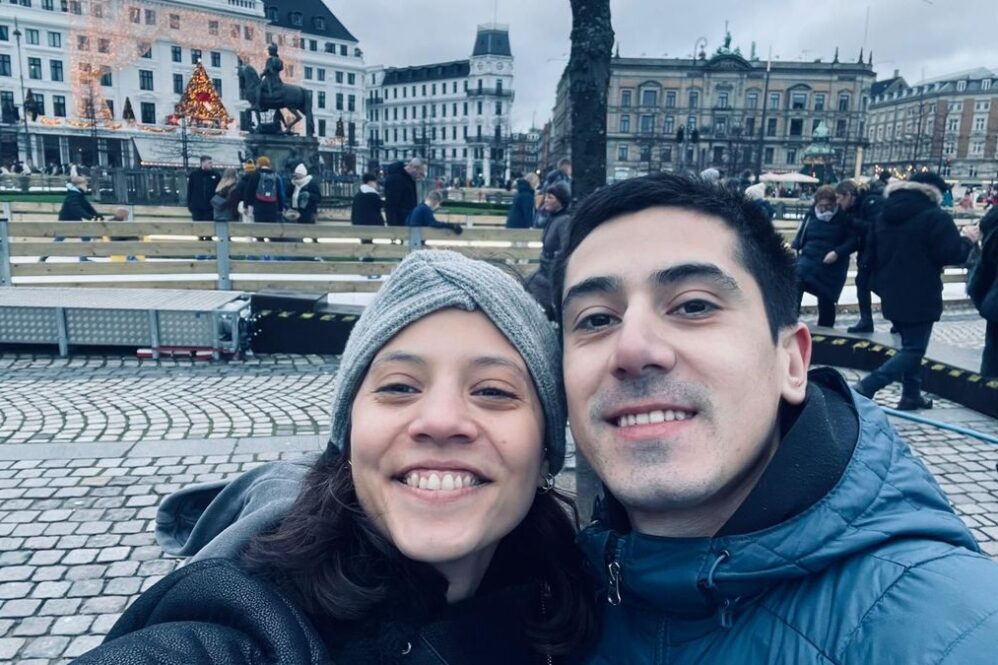 Florencia y Juan Ignacio se conocieron cursando en la UNLZ y hoy recuerdan ese inicio como el punto de partida de su historia.